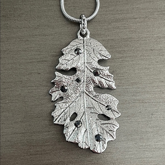 *NWT* Chico's Silver Tone Rhinestone Maple Leaf Jewelry Set - Picture 2 of 5